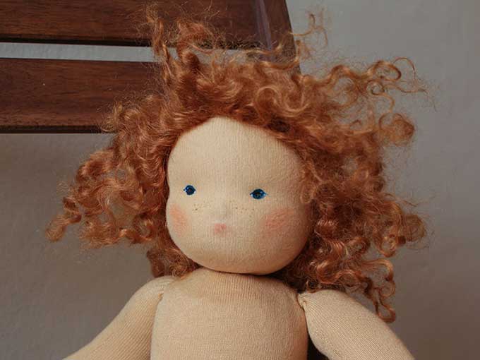 Ein Puppenmädchen ist fertig